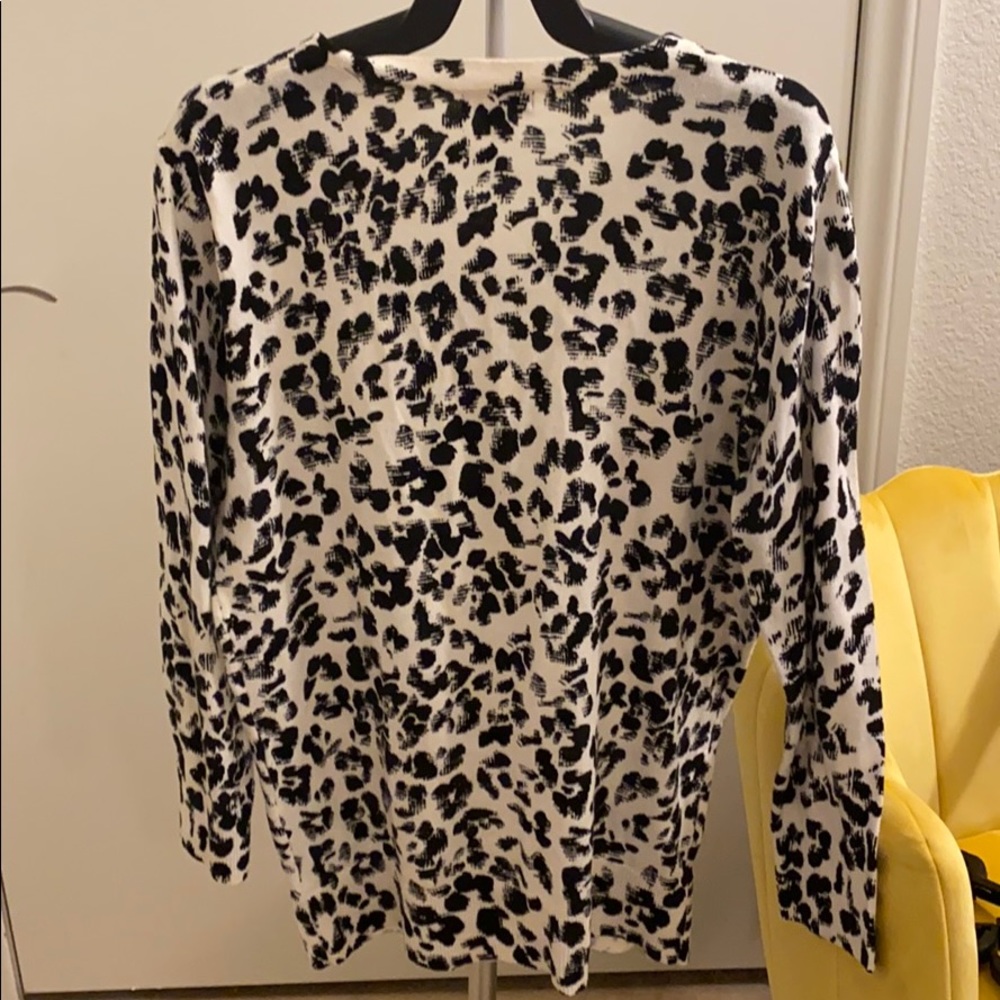 Black and white cardigan sweater - Picture 2 of 3